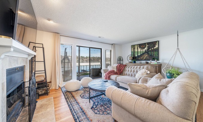 Rockwell Apartment | Unmatched Comfort at The Vandiver on Lake Hamilton