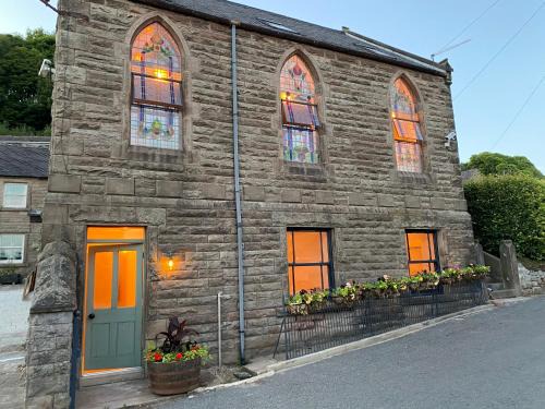 Birchover House | Pet-Friendly Retreat at The Vault - Rated 8/10 by Guests