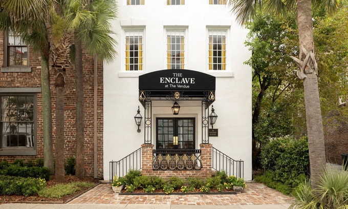 French Quarter Hotel | Discover The Vendue: Pet-Friendly Retreat with Spa Access