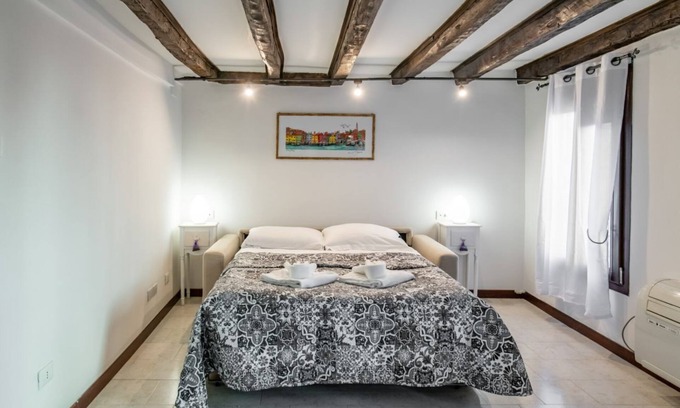 Cannaregio Apartment | Experience Comfort at The Venice Red Door Apartment