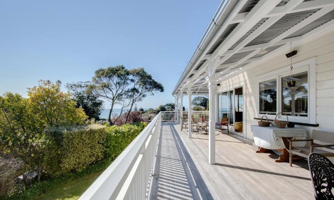 Bluff Hill House | Family-Friendly Getaway at The Verandah - Napier Home