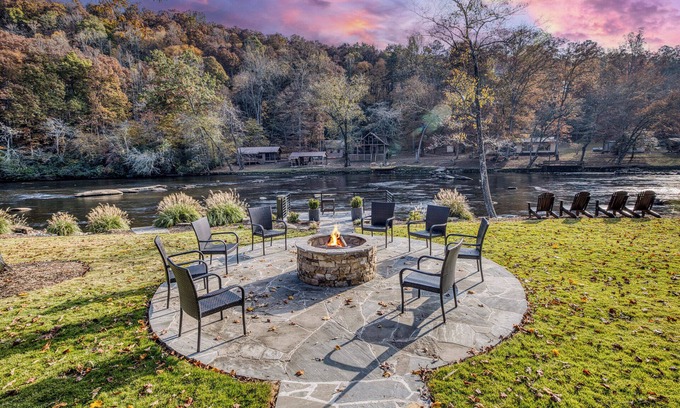 Blue Ridge Cabin | Relaxing Toccoa River Retreat: Hot Tub, Sauna & Fire Pit