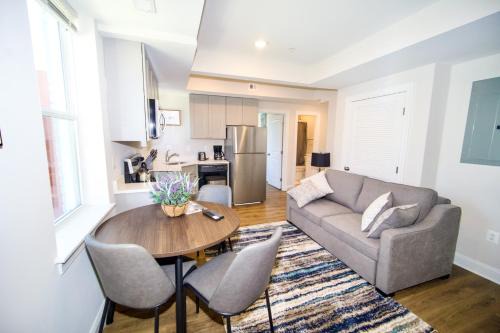 Brightwood Park Apartment | Guest Rated: The Vianny - Modern Lodge for Families