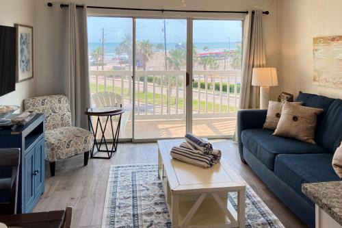 Galveston House | The Victorian Condos - Beach Waves