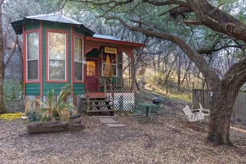 Marble Falls House | Cozy Victorian Cottage at Creekside Camp & Cabins