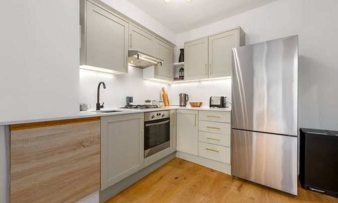 Oxford City Centre Cottage | Inviting Victorian House with Garden & Family-Friendly Perks