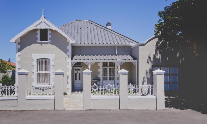 Strand Bed & Breakfast | Exceptional Stay at The Victorian Strand with Kitchen Access