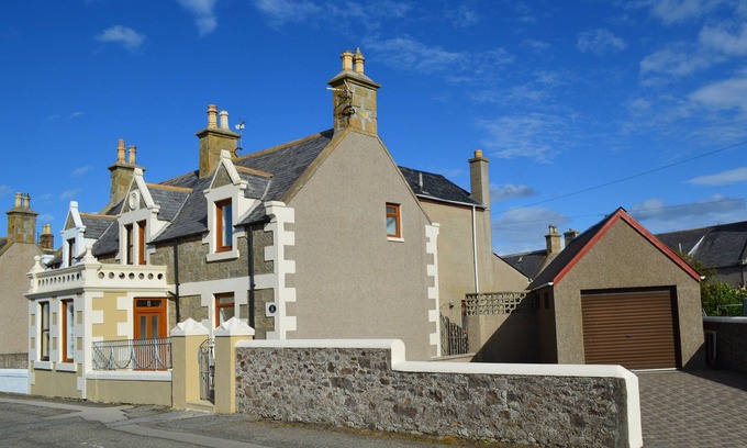 Buckie Cottage | Exceptional 3-Bed Cottage with Scenic Views in Findochty