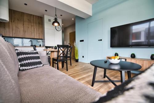 Zator Apartment | Top-Rated Family-Friendly Stay at The View 50 by Housine