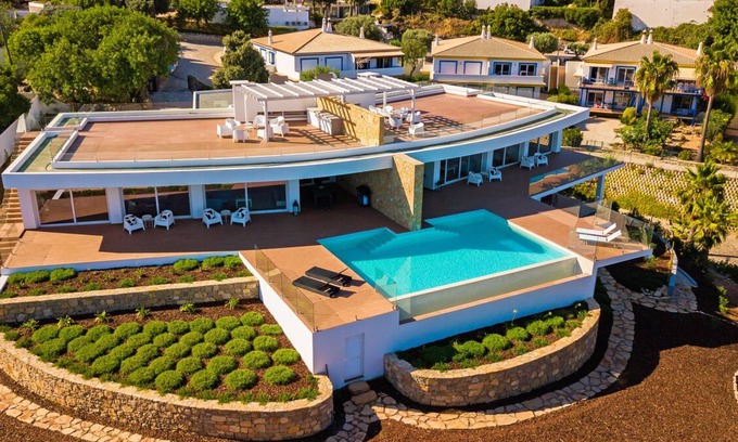 Quinta das Raposeiras Villa | Experience The View: 6 Bedroom Villa with Private Pool