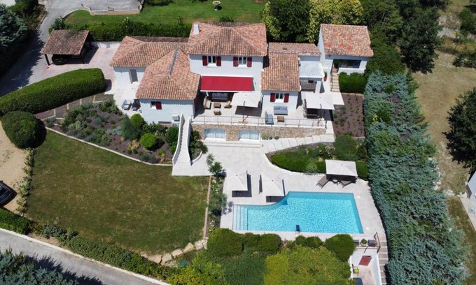 Les Platrieres House | Unforgettable Stay at The View Aix-en-Provence with Pool