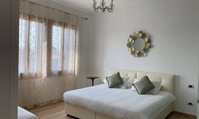 Longa Apartment | Relaxing VIEW Apartment with Breathtaking Canal Vista
