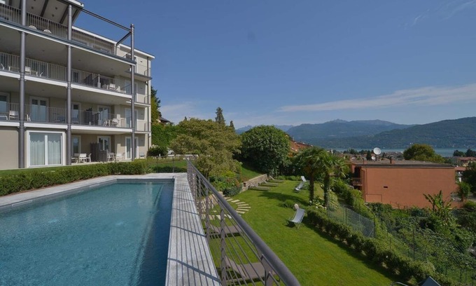 Baveno Apartment | Inviting View-Garden: Lakefront Apartment with Porch