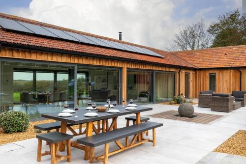 Holkham House | Experience The View: Family and Pet Friendly Retreat