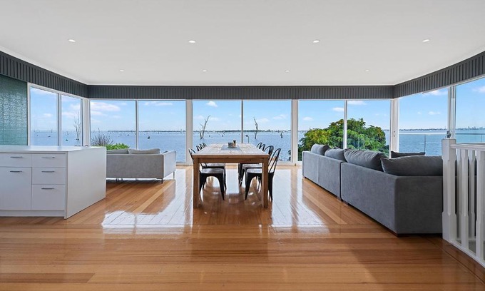 Mulwala House | Experience Tranquility at The View, Lake Mulwala - 4 Star Stay