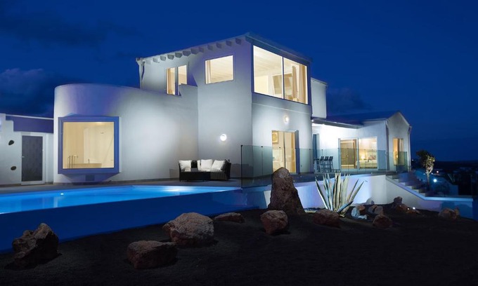 Macher Villa | Experience Oceanfront Bliss at The View Lanzarote