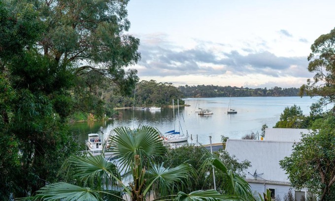 Metung House | Pet-Friendly Escape at The View, Metung - Rated 9/10