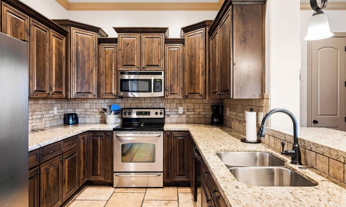 St. George Condo | Unforgettable Getaway at The View - 4-Star Stay Awaits
