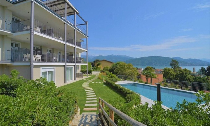 Baveno Apartment | Experience The View-Sky: Elegant Apartment with Lake Terrace
