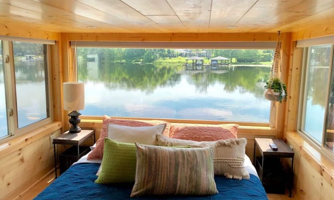 Northwest Orlando House | Idyllic Lake View Tiny Home - Guest Rated 9.8/10
