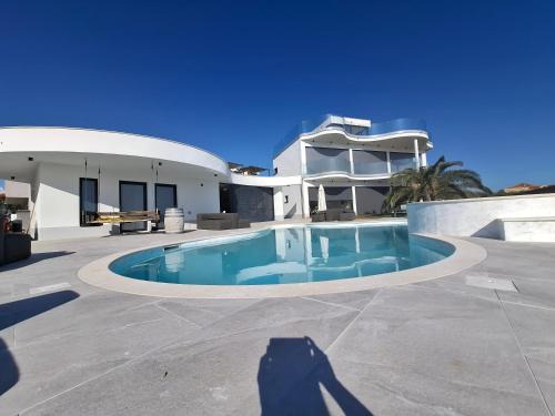 Privlaka Villa | Discover The ViewBay: Oceanfront Retreat with Top Amenities