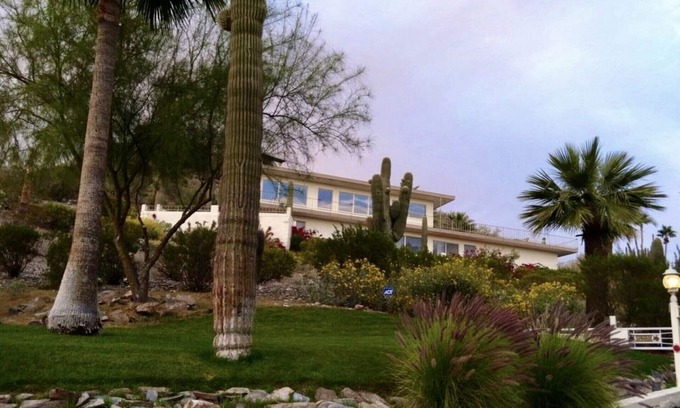 Camelback East House | Discover The ViewPointe: A Phoenix Hillside Retreat