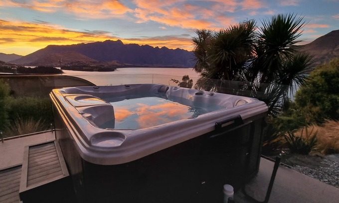 Fernhill Villa | Relaxing Retreat at The Views and Spa by Staysouth