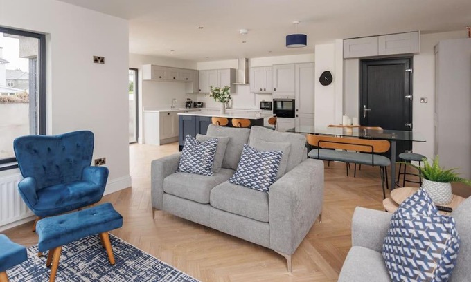 Newcastle House | The Views Cottage