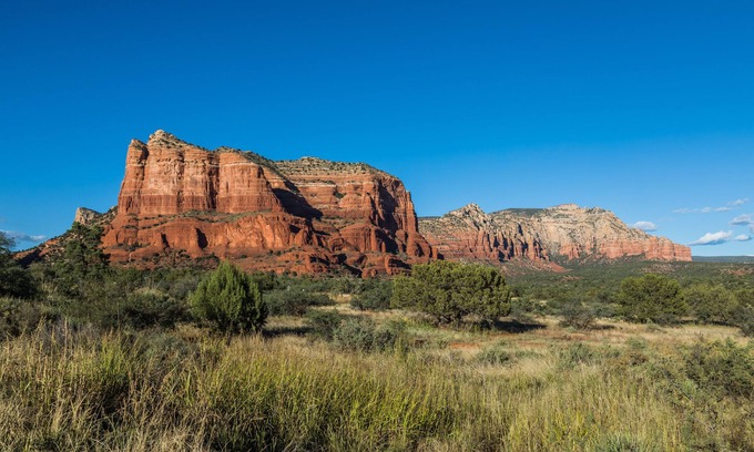 Oak Creek Hotel | Serene Getaway at The Views Inn Sedona with Pool & Breakfast