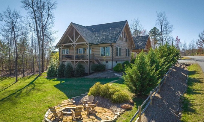 Vein Mountain Cabin | Experience Breathtaking Views of Black Mountain Range!