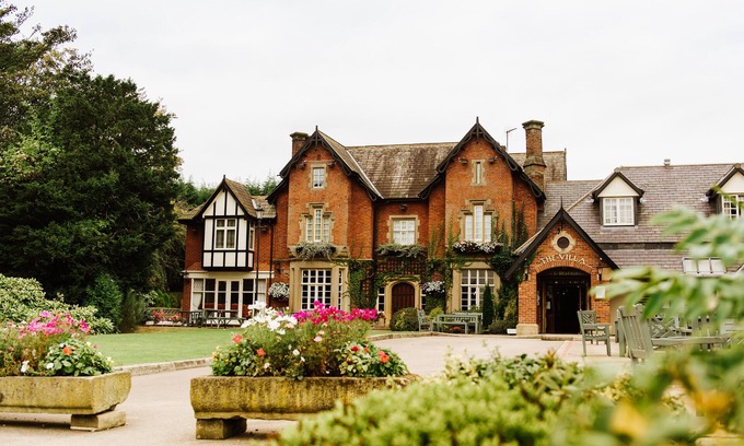 Wrea Green Hotel | Exceptional Stay at The Villa Wrea Green - 4-Star Comfort