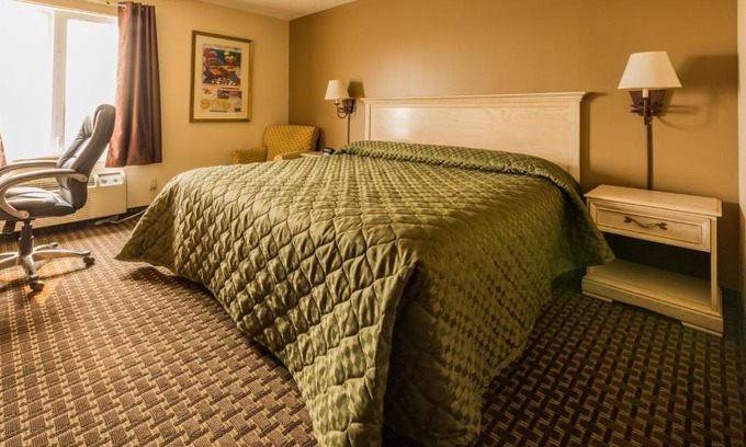 Elora Hotel | Welcoming The Village Inn: Accessible Comfort & Breakfast Included