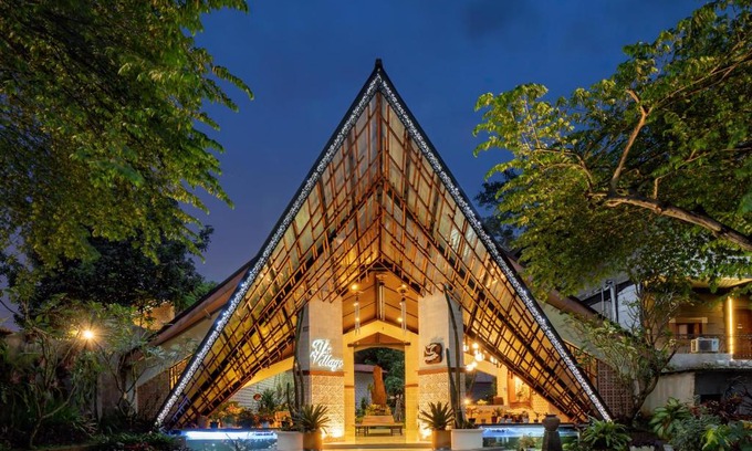 Pancawati Hotel | Relax at The Village Resort Bogor with Pool & Breakfast