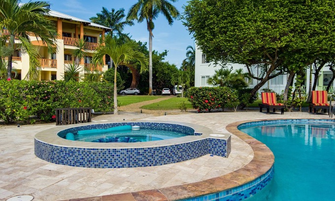 Cocoplum Condo | Unwind at a Beachfront Condo with Stunning Ocean Views