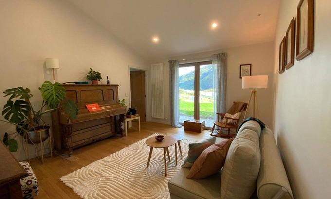 Gibbston House | Gibbston: Rise Amidst Picturesque Vineyards & Hot Tub Bliss