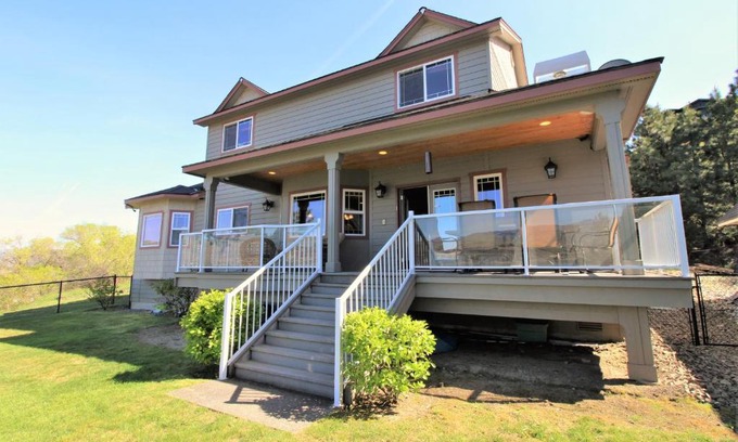 Ardenvoir House | Family-Friendly Getaway at The Vineyards Lodge