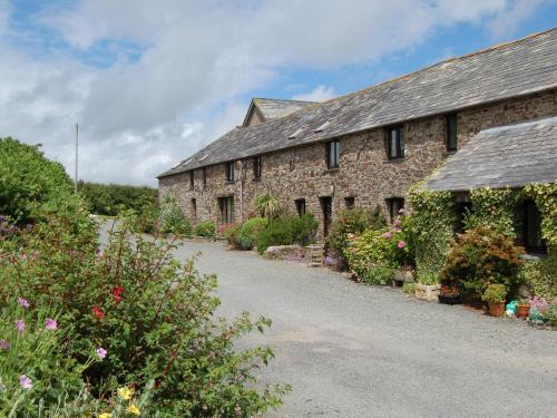 Bude House | Family-Friendly Retreat at The Wagon Linney for All