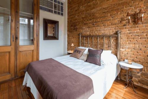 Ciudad Vieja Apartment | Experience The Wall Montevideo in Vibrant Old Town
