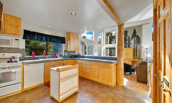 Wallowa County House | Family-Friendly Stay at The Wallowa Lakefront Retreat