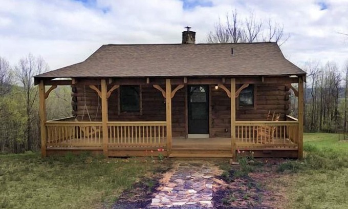 Stanardsville Cabin | Relax at Walnut Meadows Cabin: Pet-Friendly Retreat with Spa