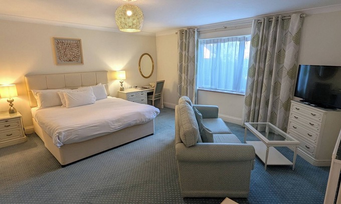 North Petherton Hotel | Discover The Walnut Tree Hotel with Top Amenities & Pool