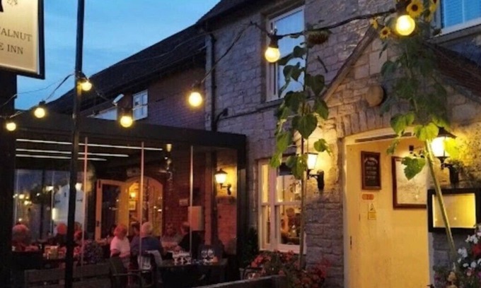 Mere Hotel | Guest Rated: 9.6 at The Walnut Tree Inn with Breakfast