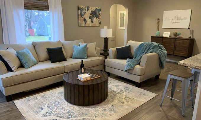 Spokane House | Elegant Walton House: Newly Remodeled & Family Friendly