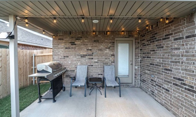 Lubbock House | The Wander Inn: Family-Friendly Getaway with Kitchen Access