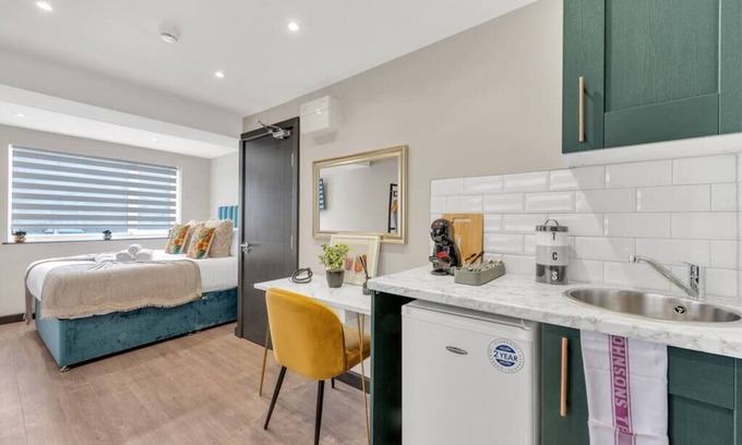 Shacklewell Apartment | Discover The Wanderlust Studio: Your Ultimate Travel Retreat
