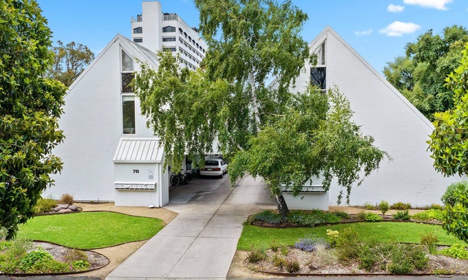 Parkville Apartment | Discover The Warbling Magpie: Family-Friendly Retreat