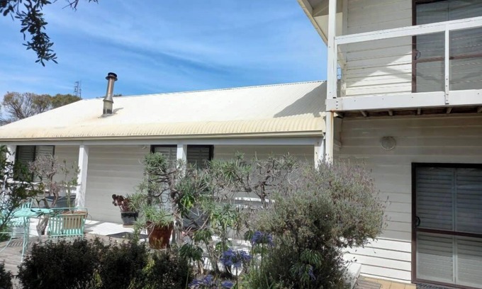 Waterhouse House | Pet-Friendly Vintage Vibes at The WardRobe by the Sea