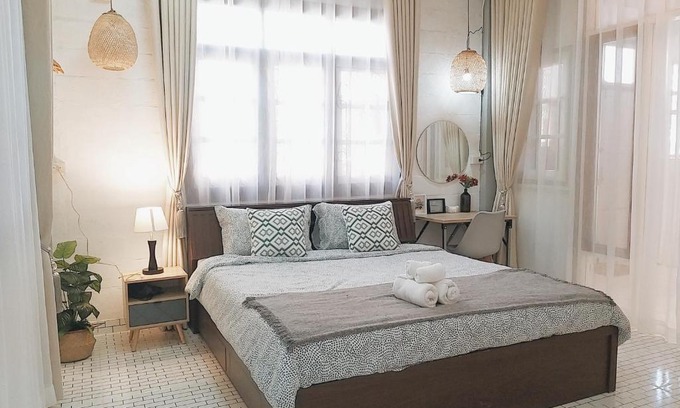 Phu Khao Thong House | Discover The Warehouse - Ayutthaya: Child-Friendly Retreat