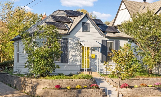 Whittier House | Eco-Friendly Cottage in Uptown - Steps from Top Attractions