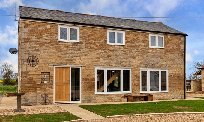 Thurlby Ski Chalet | Discover The Warren: Pet-Friendly Retreats Await You